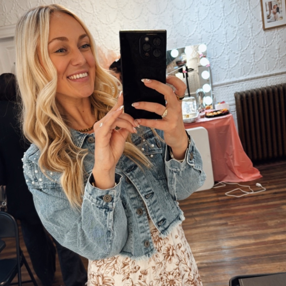 Meet your TOP RATED SELLER Brooke